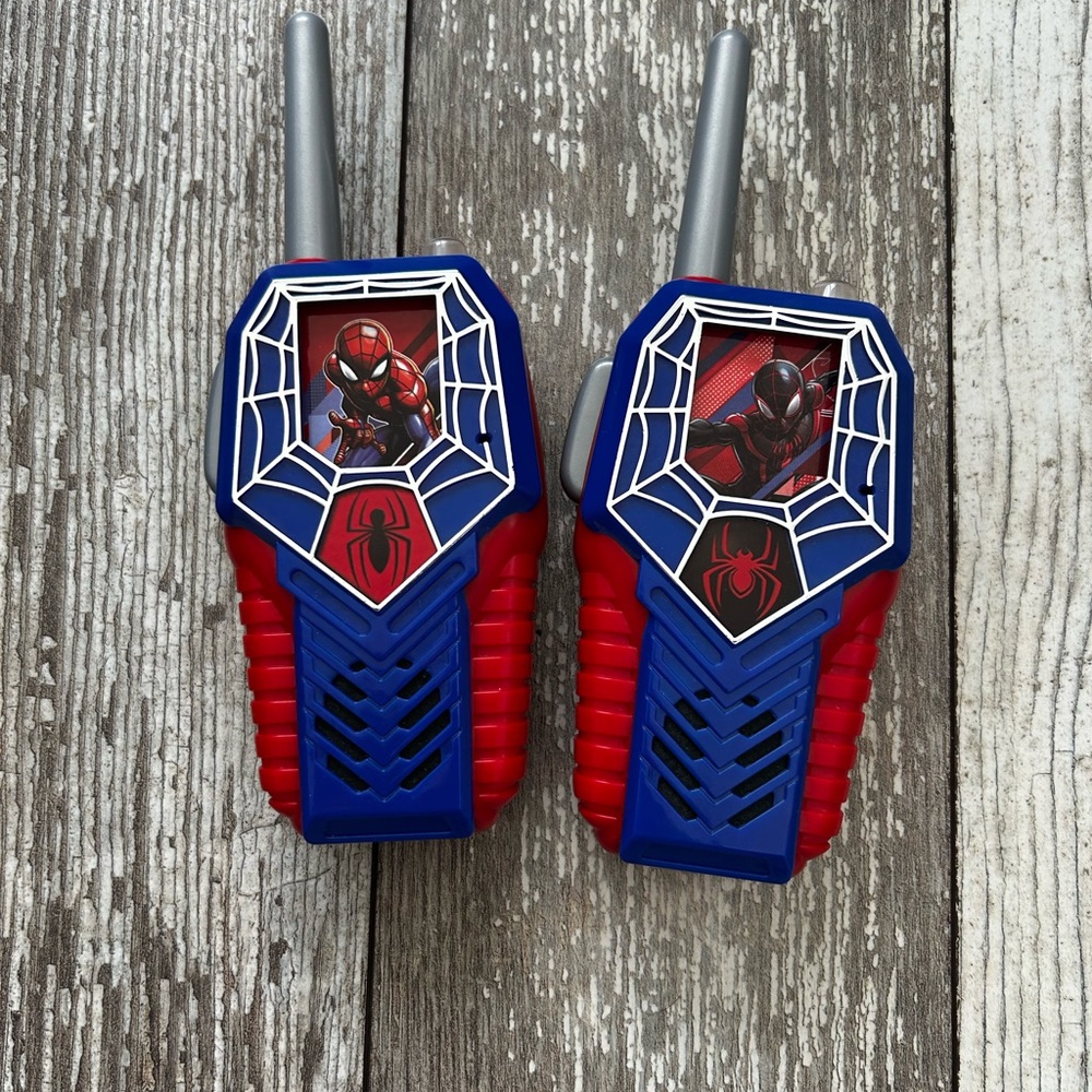 Spider-Man FRS Light-Up Walkie Talkies, static-free & clear, 500 ft range